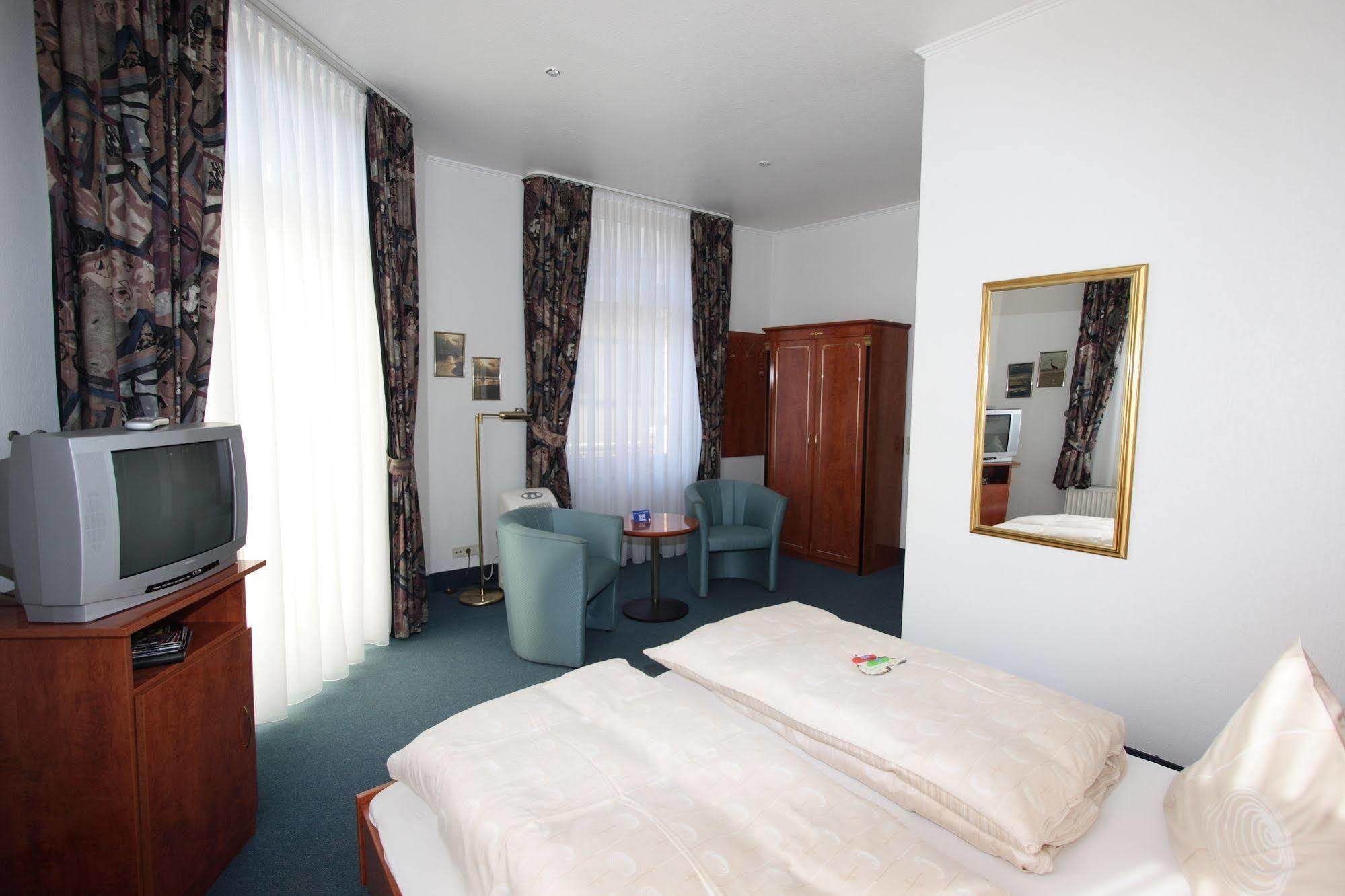 Hotel Garni Haus Hindenburg เคอนิกส์วินเทอร์ ภายนอก รูปภาพ